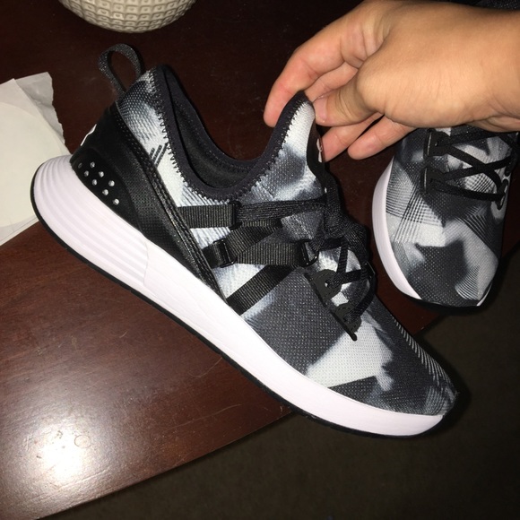 Size 6 1/2 - Picture 2 of 4